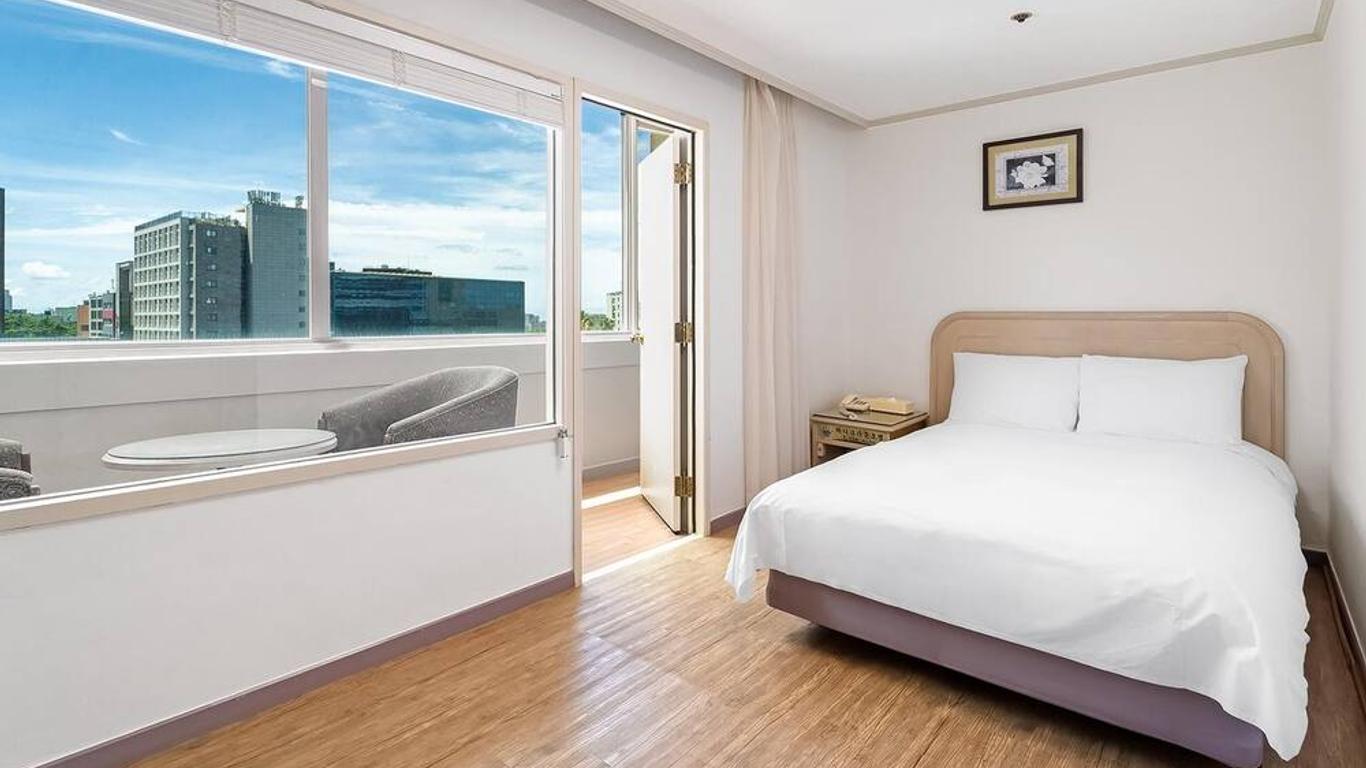 jeju honeycrown hotel