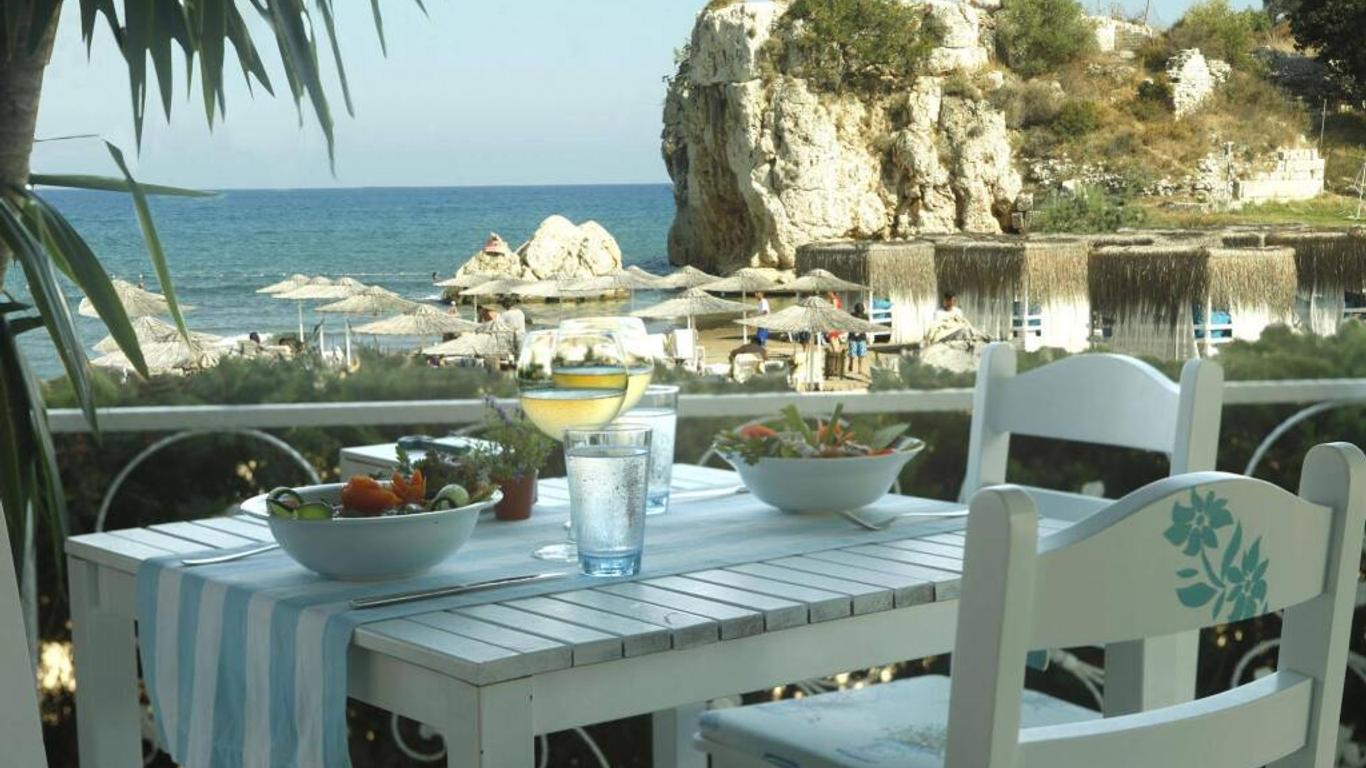 Mavi Beyaz Hotel Beach Club