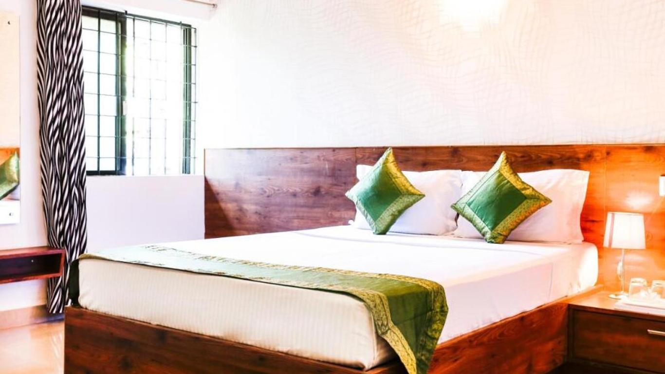 Treebo Comforts Inn, University Road Deralakatte