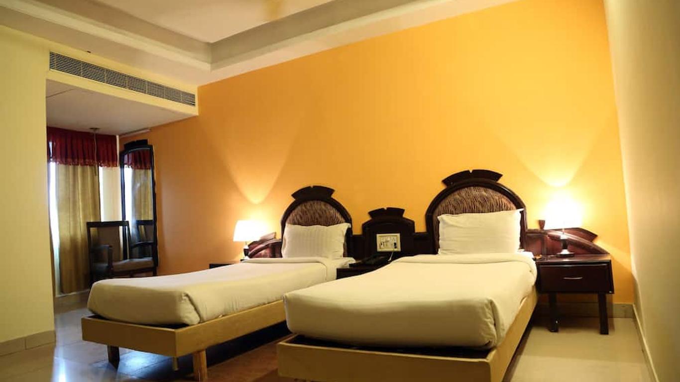 Hotel Hollyhock