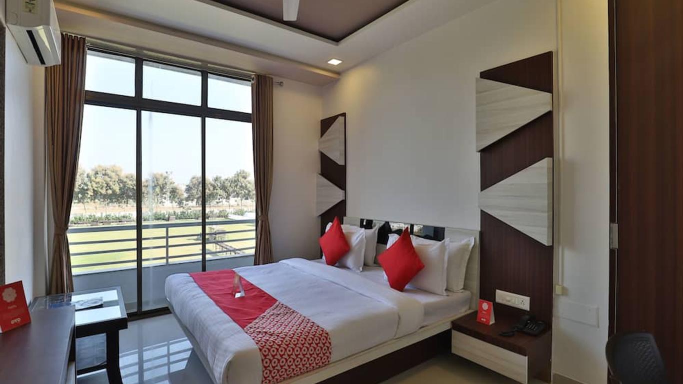 Oyo 11750 Hotel Starz