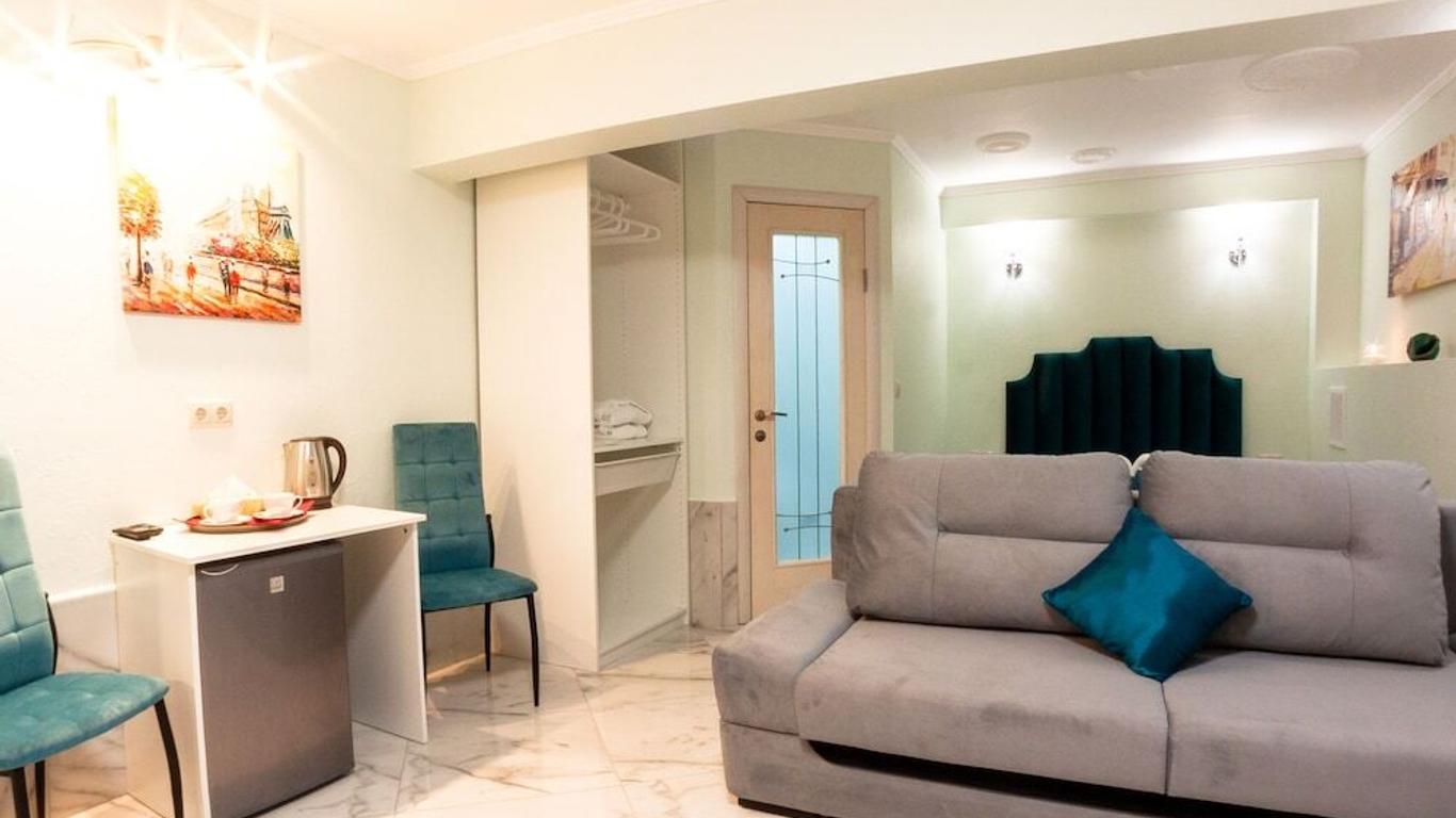 4 Rooms Hotel