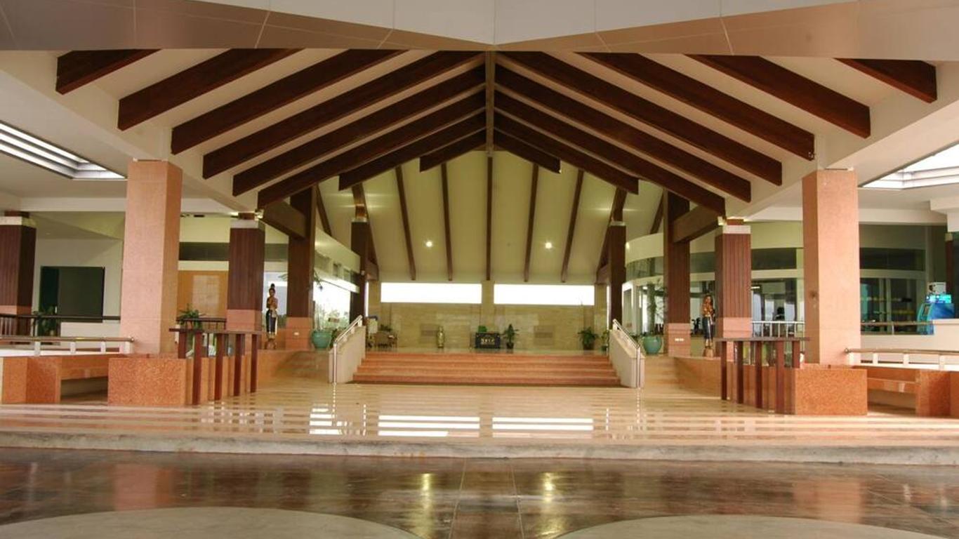 Uniland Golf & Resort