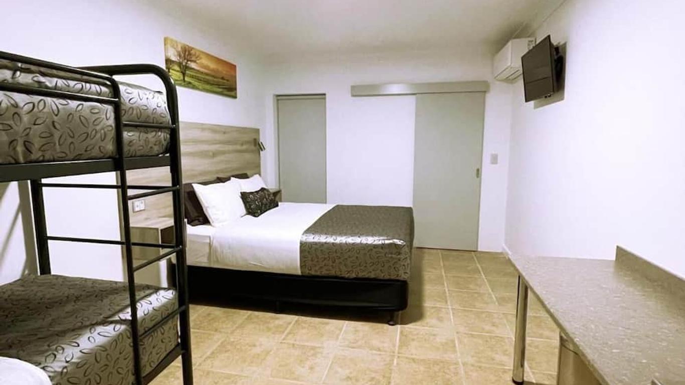 Childers Oasis Motel