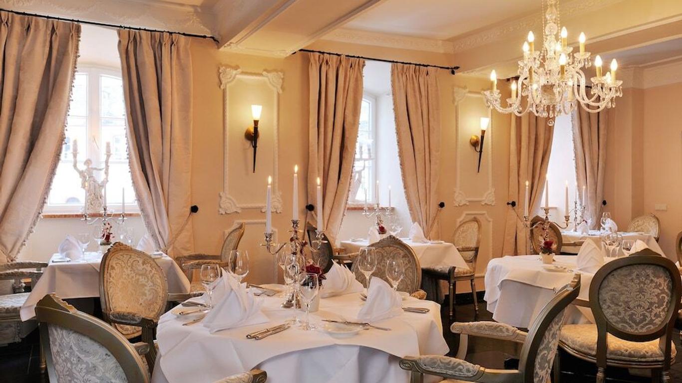 Schlosshotel Burghaus Kronenburg