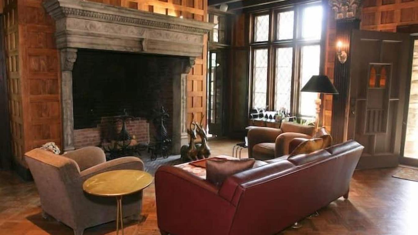 Rock Hall Luxe Lodging