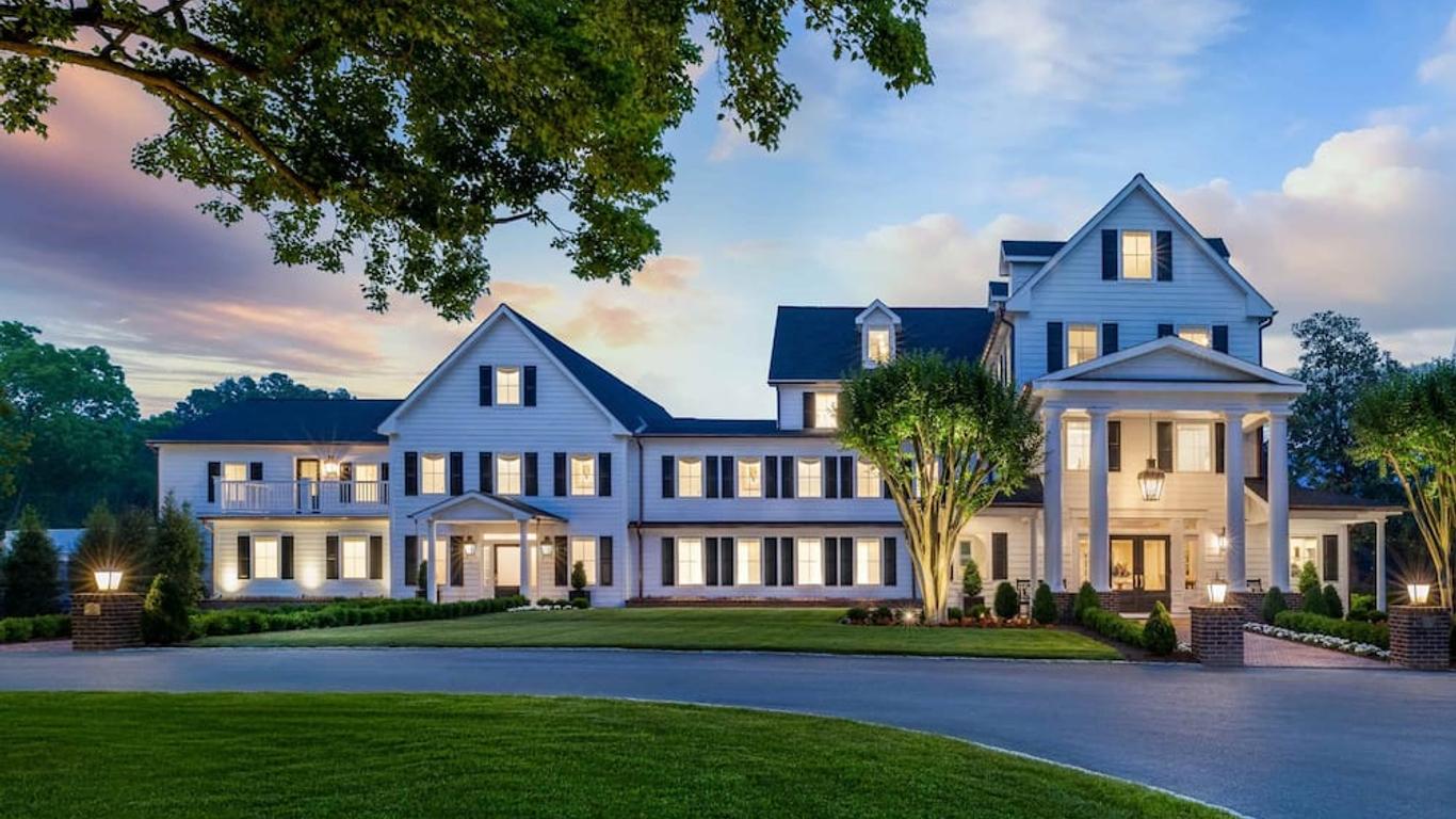 The Oaks Waterfront Hotel