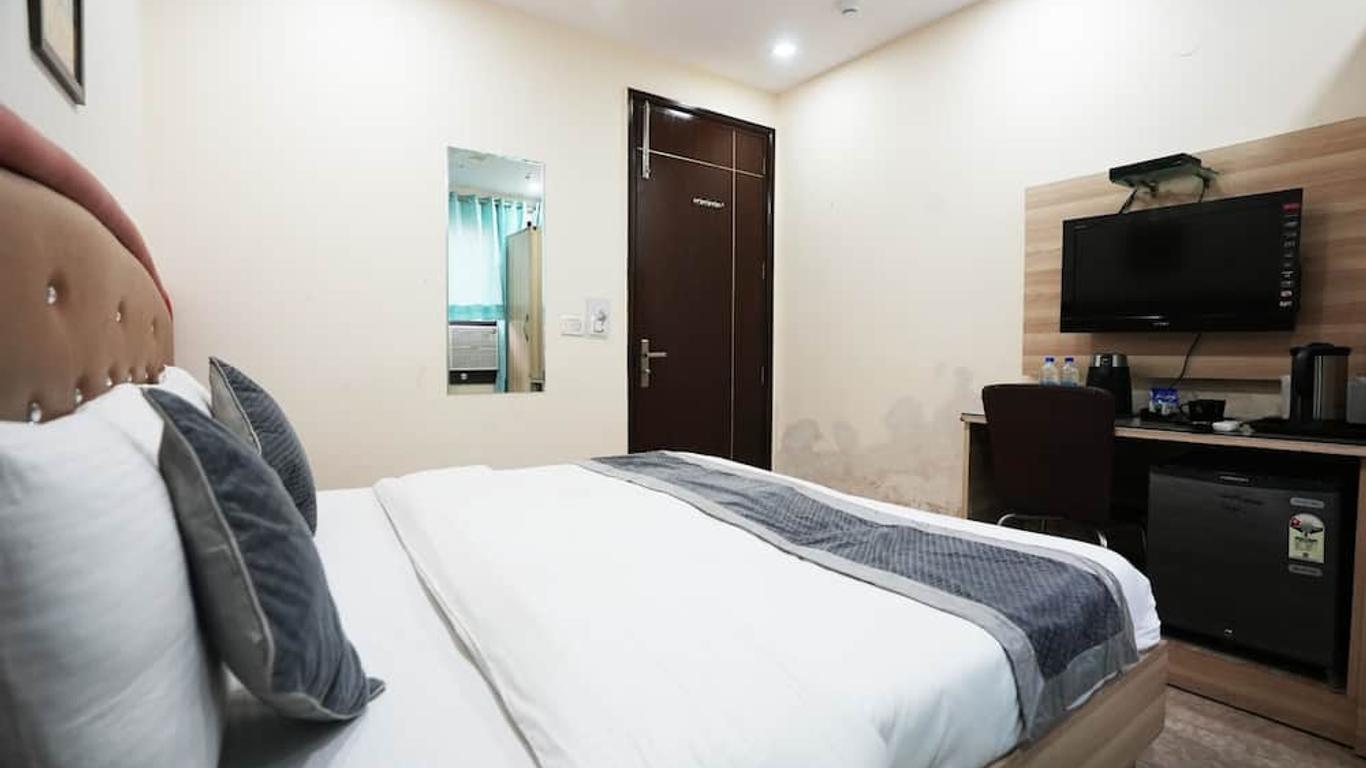 Hotel S & B East Inn - Patel Nagar