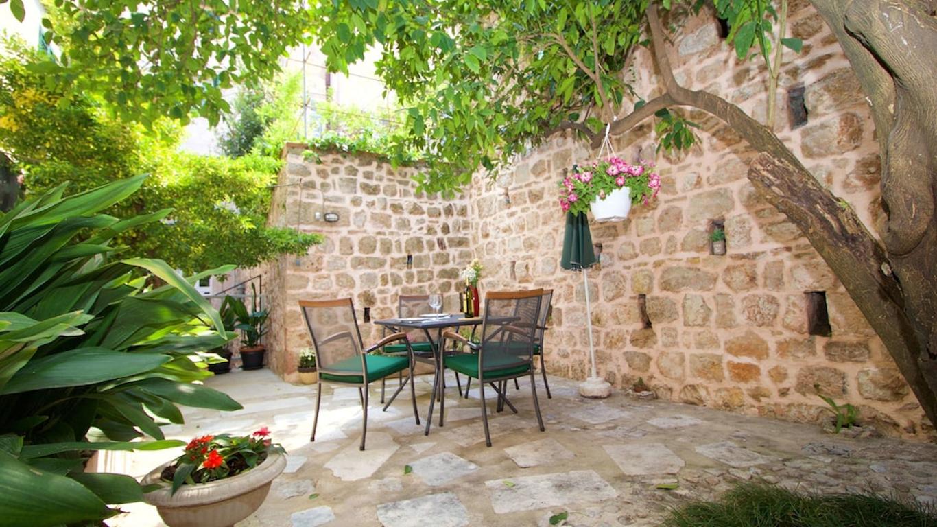 Divine Apartments