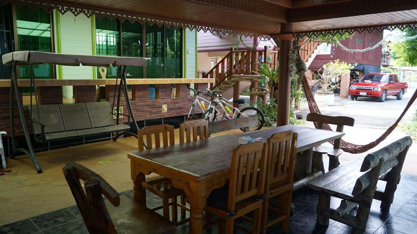 Three Moons Homestay