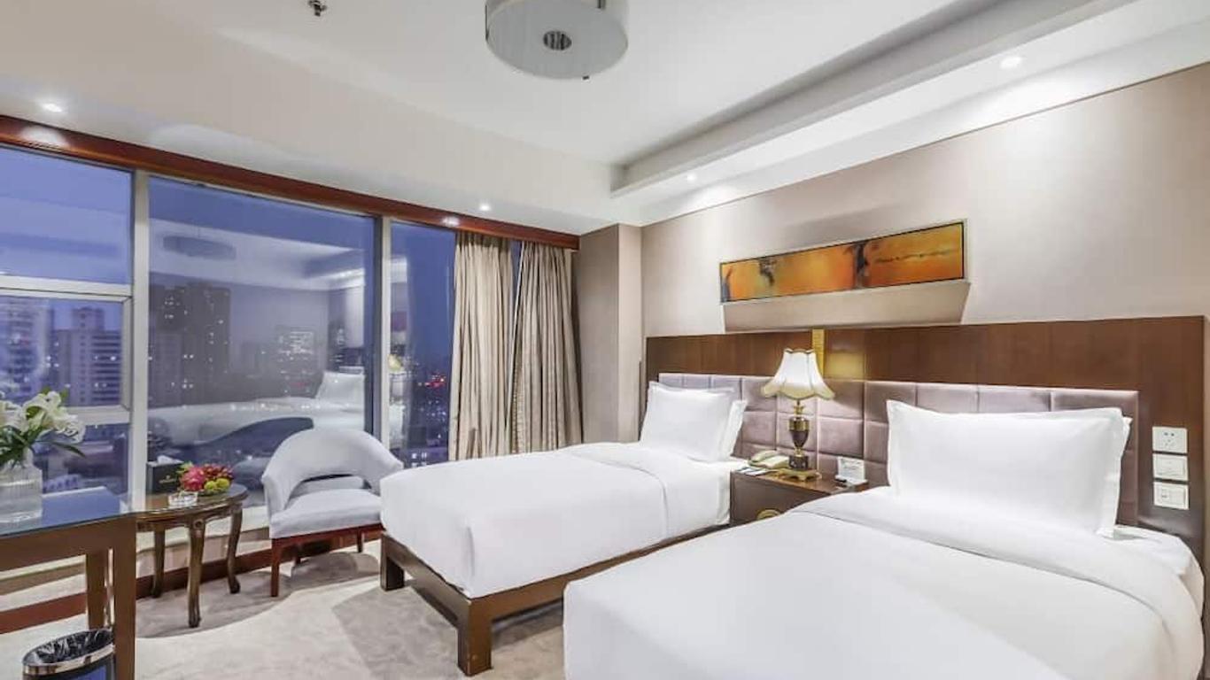 Yun Ray Ambassador Hotel