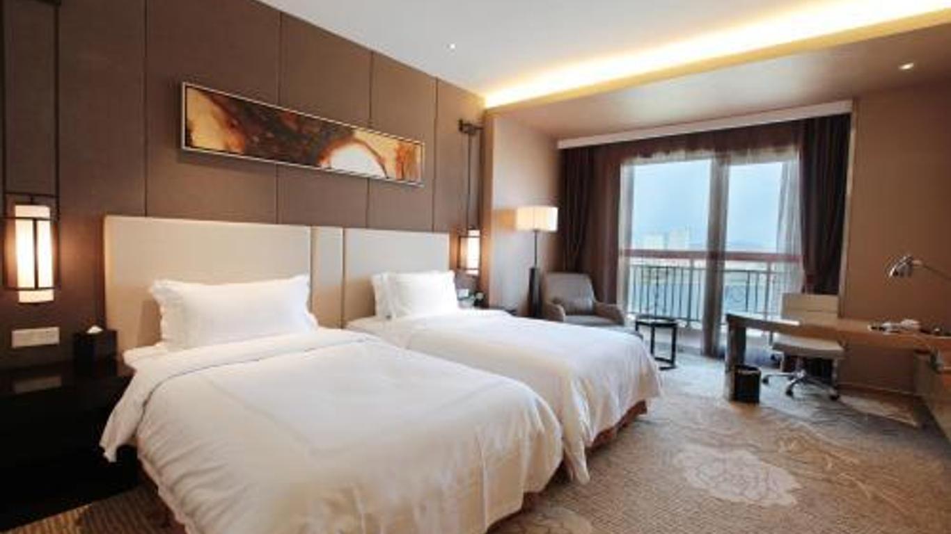 Haiyang Shenglong Jianguo Hotel