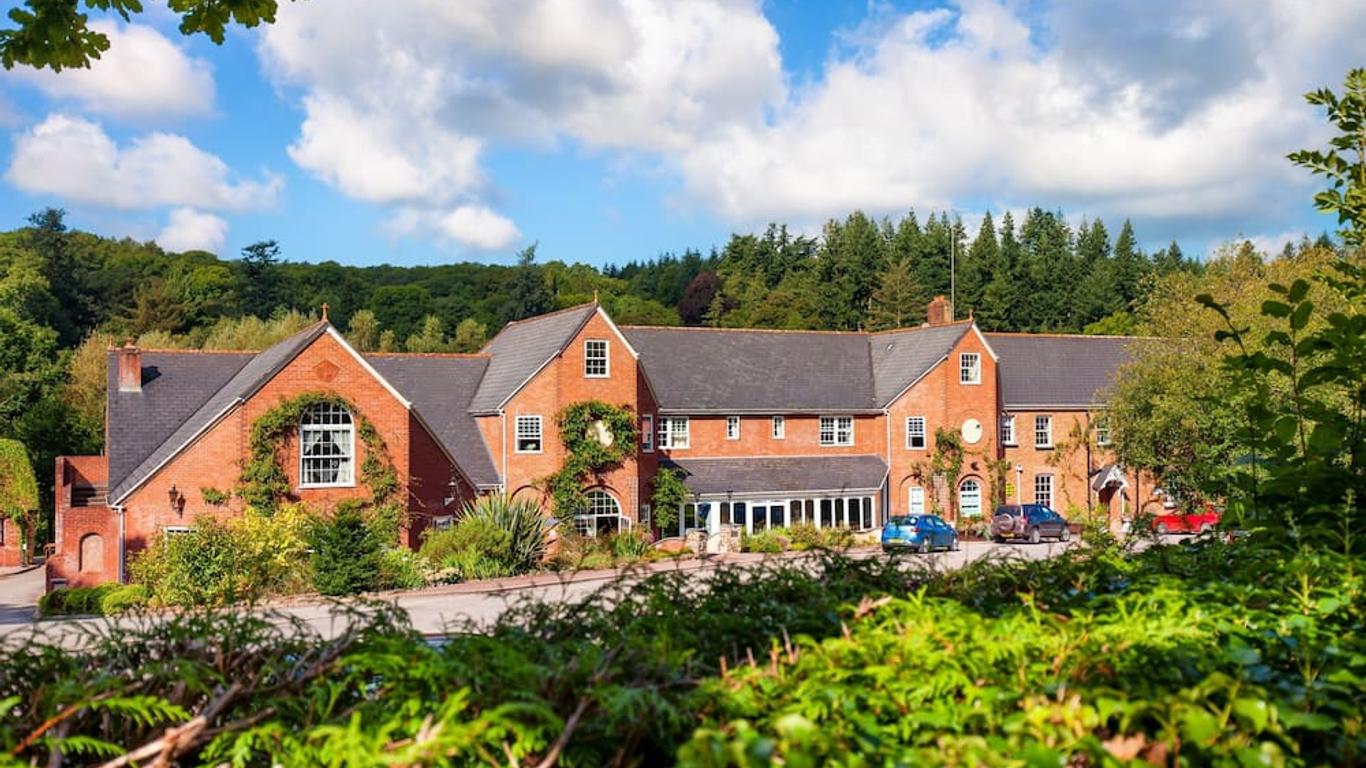 Fox & Hounds Country Hotel