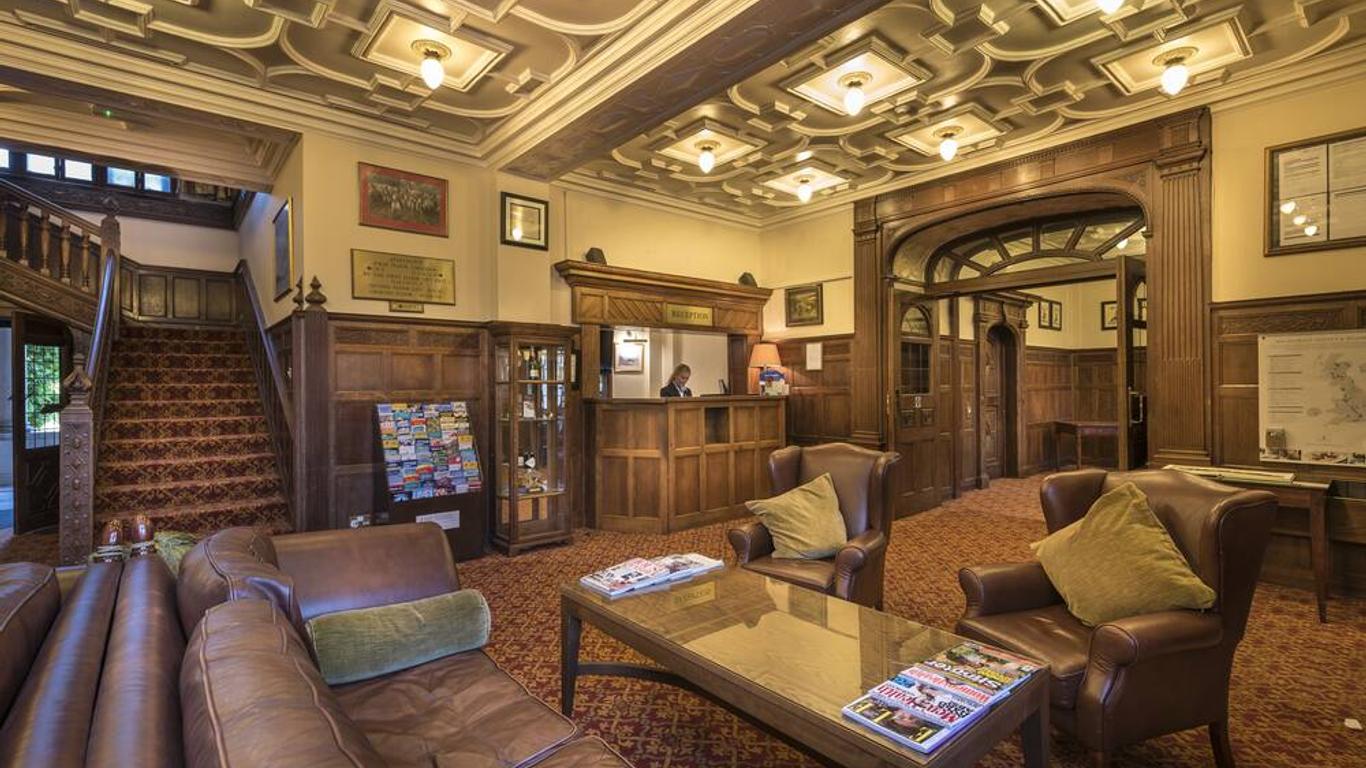 Macdonald Elmers Court Resort