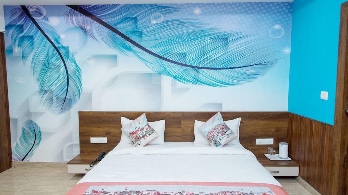 Oyo 10893 Hotel Divine Inn