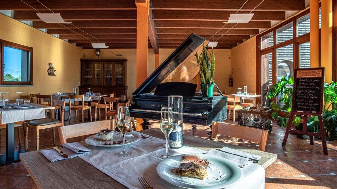 Hotel Caneo
