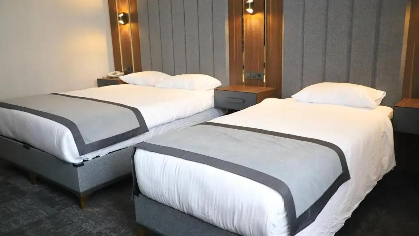 Cenas Otel