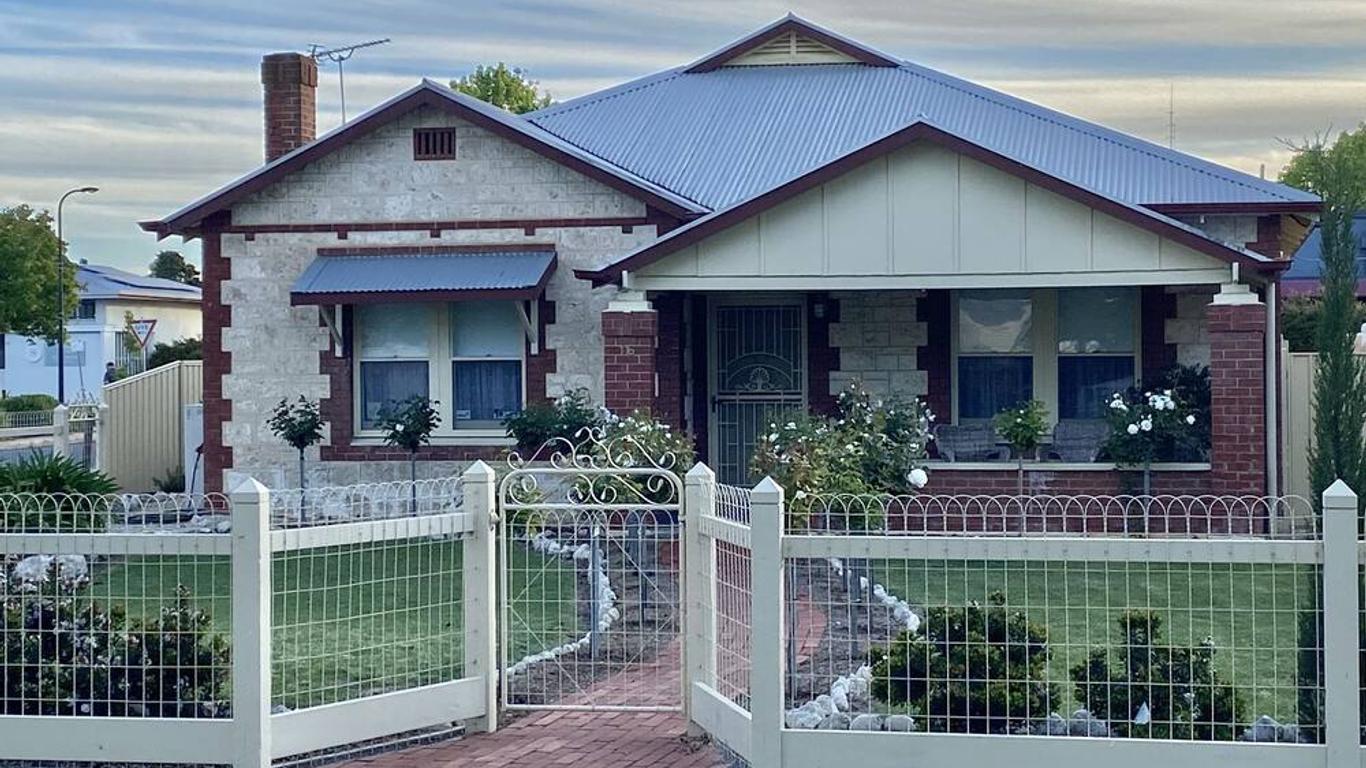 Two Cow Cottage Bed & Breakfast