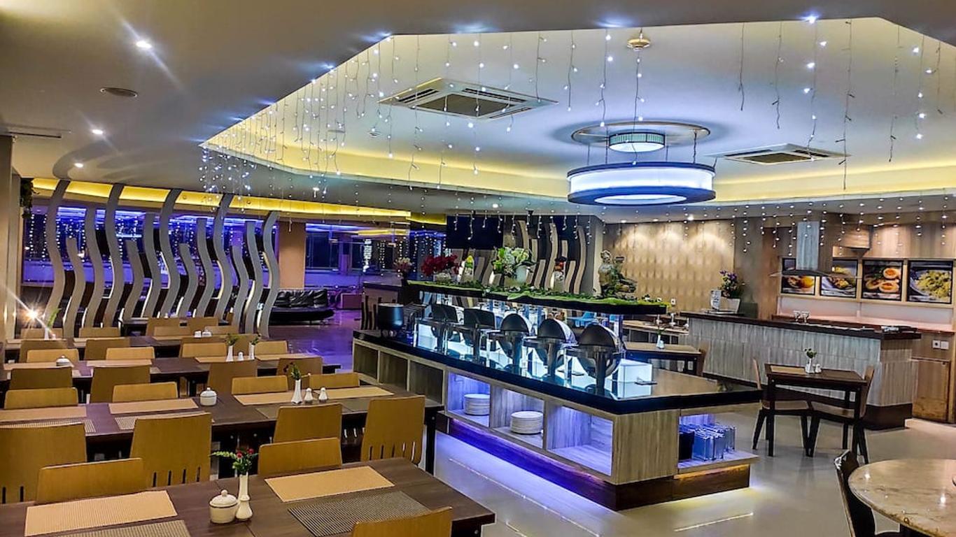 Grand Parama Hotel
