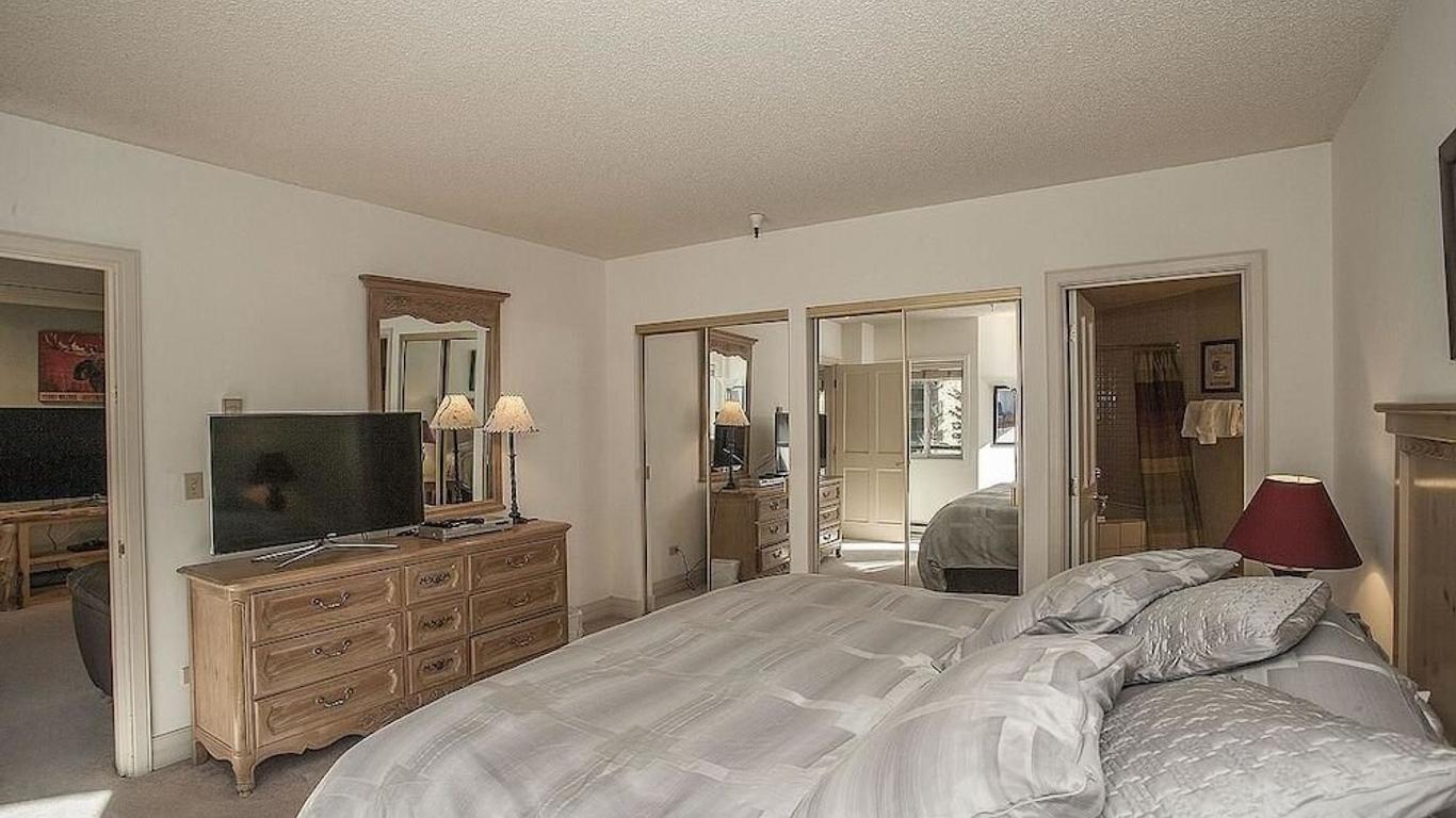 Chateaux Regalien by Ski Colorado