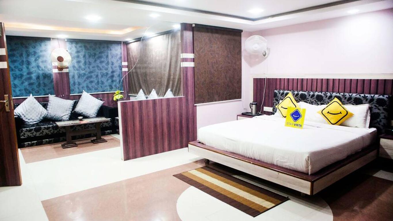 Vista Rooms At M.P Nagar