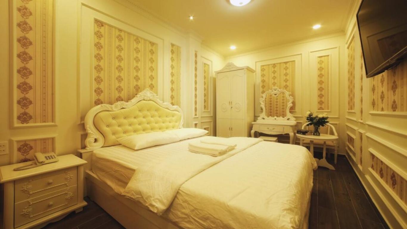 Royal Hotel