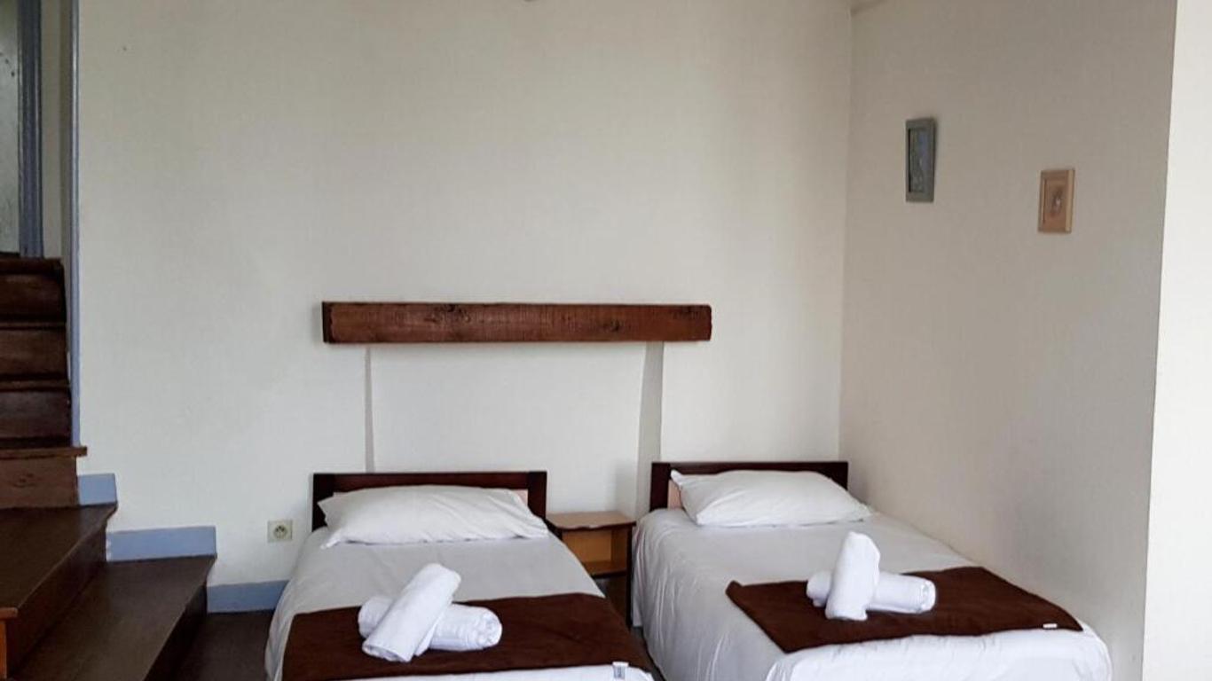 Logis Hotel Le Prieure