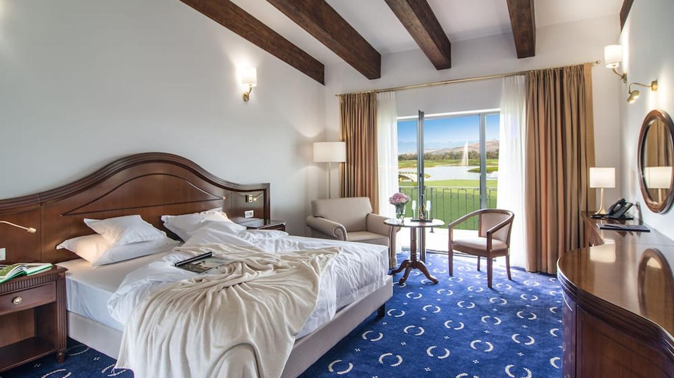 Theodora Golf Club