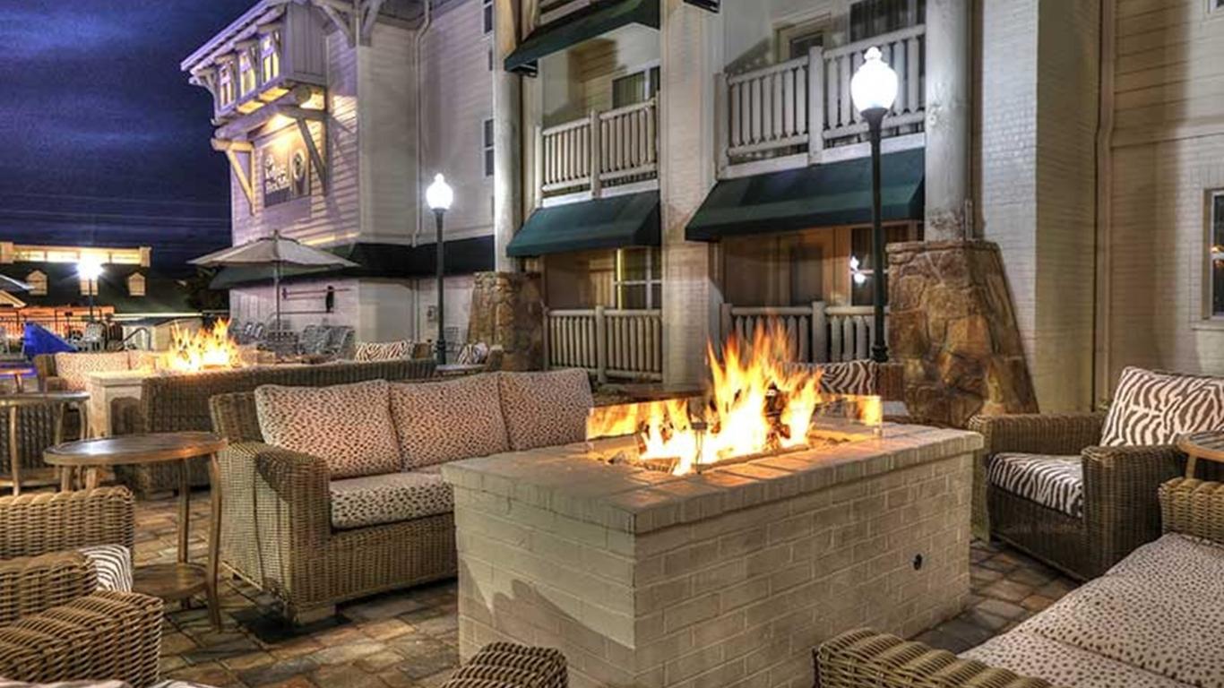 The Lodge At Five Oaks