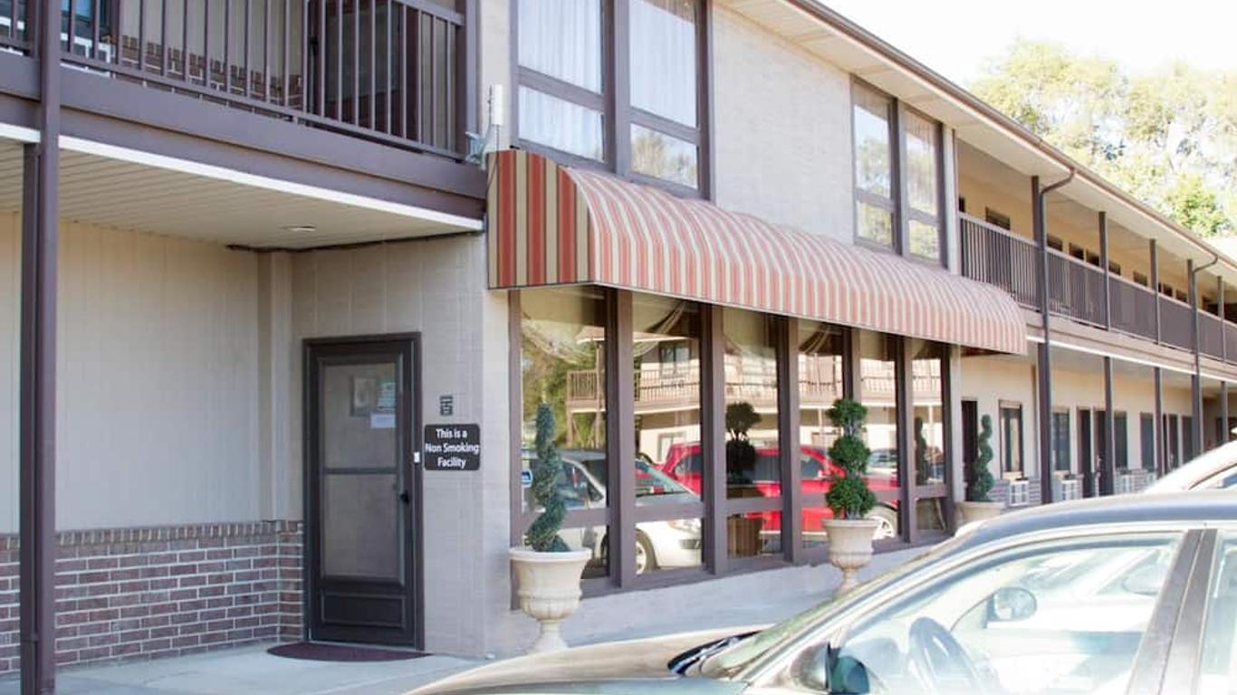 Cottonwood Inn & Suites