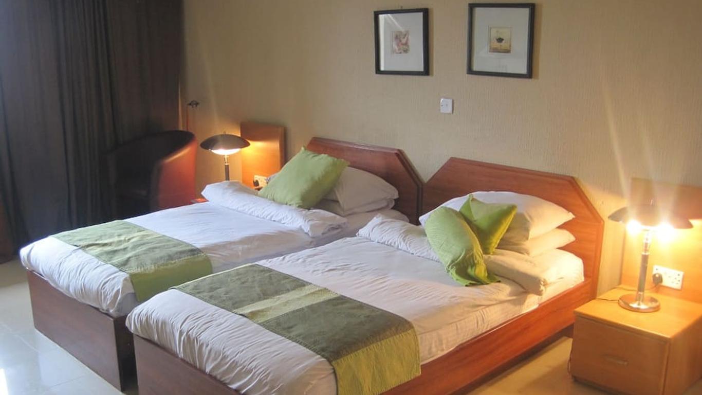 Axari Hotel & Suites