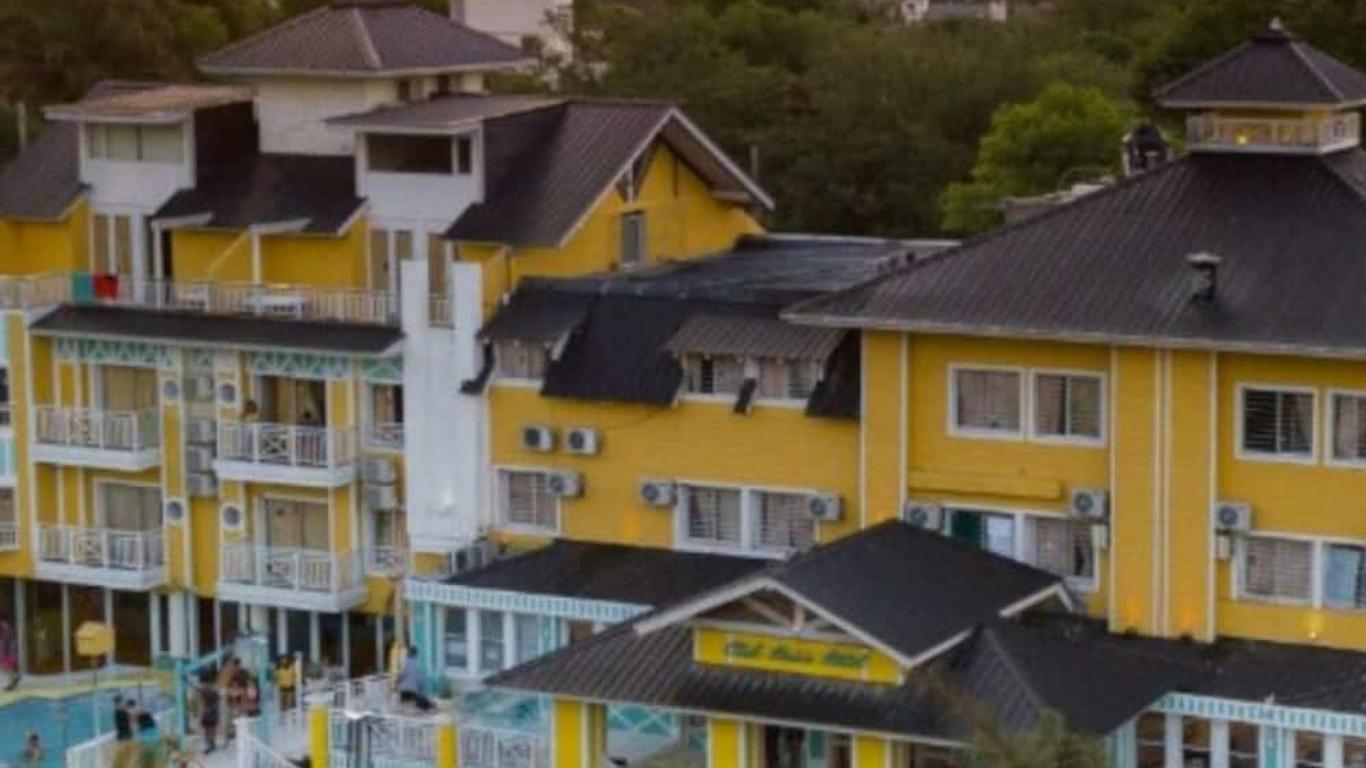 Club House Hotel