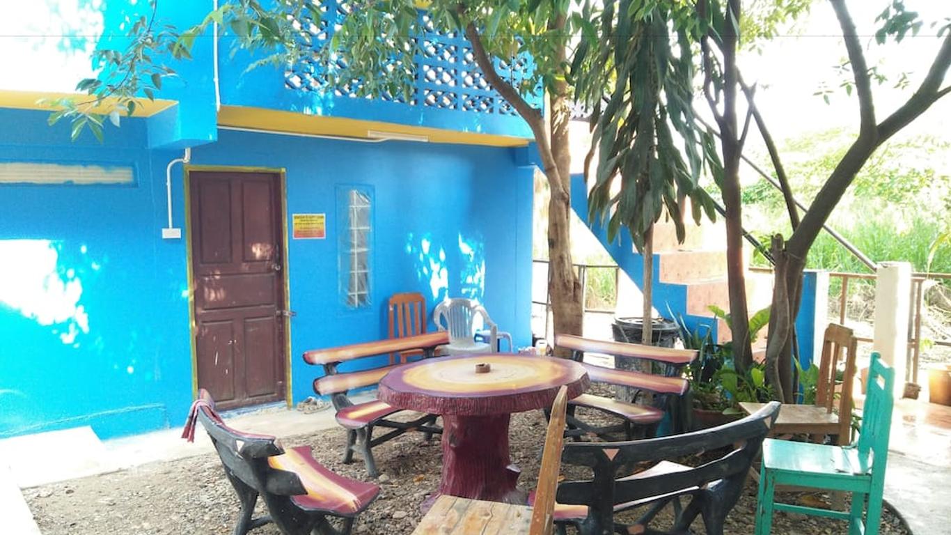 Happy House Backpacker - Hostel
