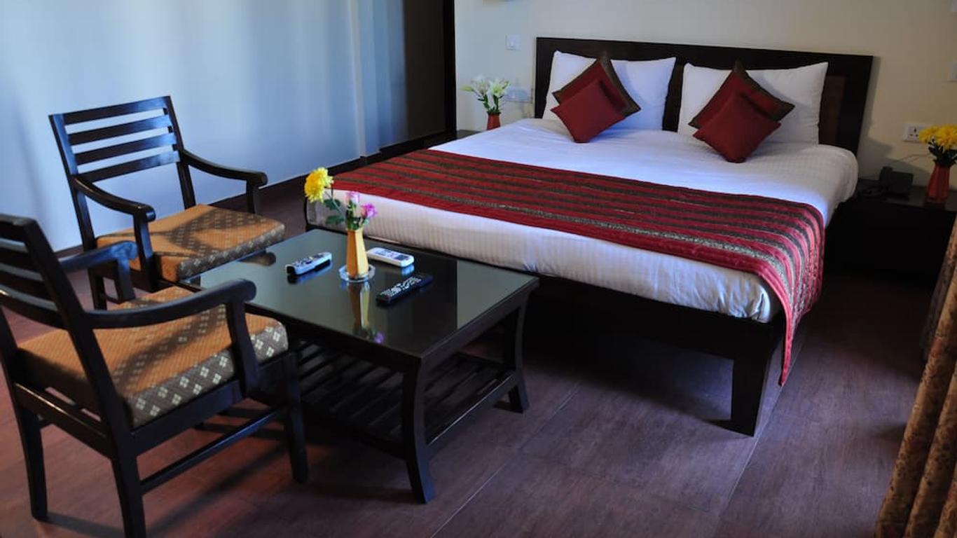 Golden Palm Suites
