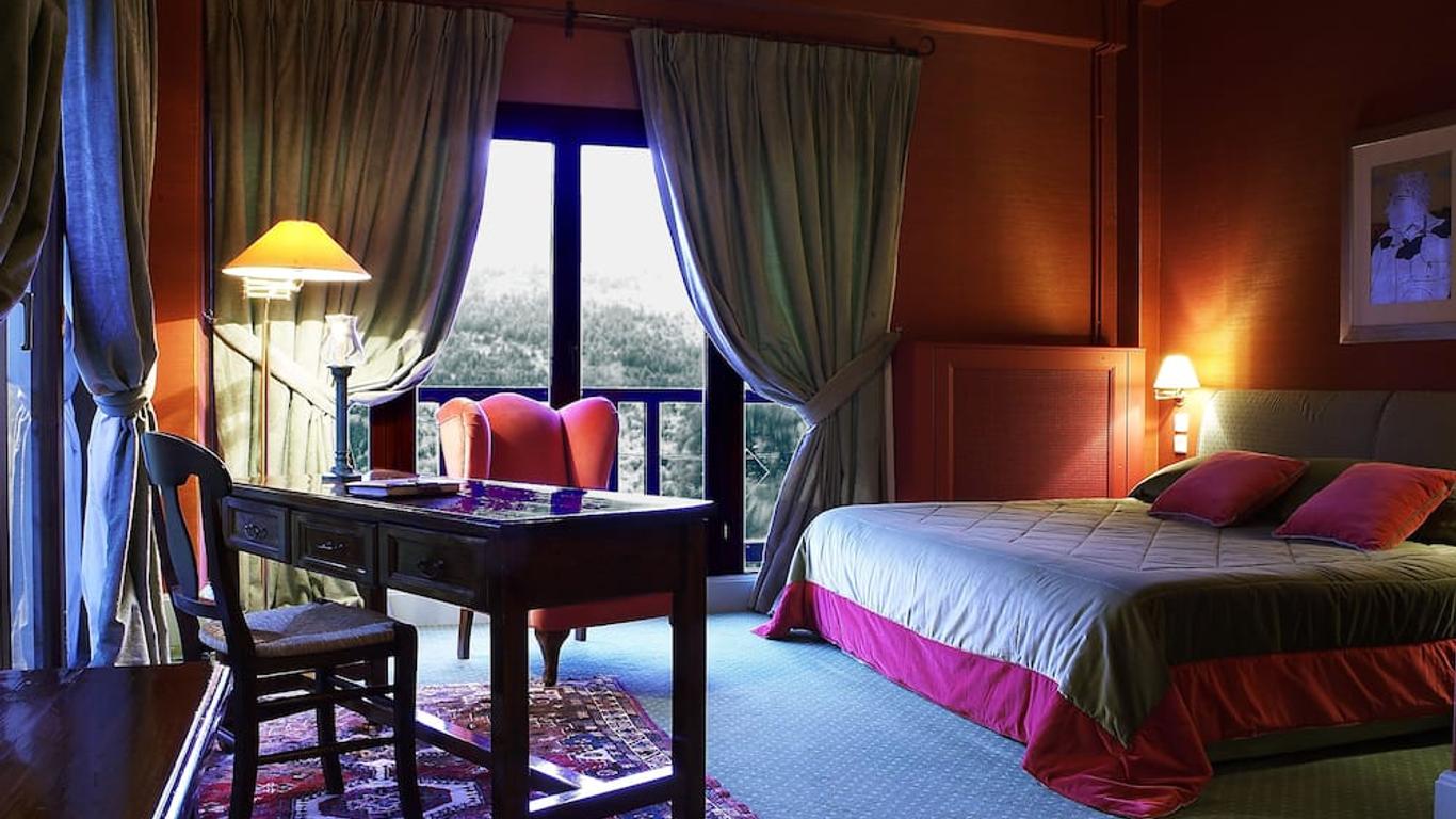 Country Club Hotel & Suites