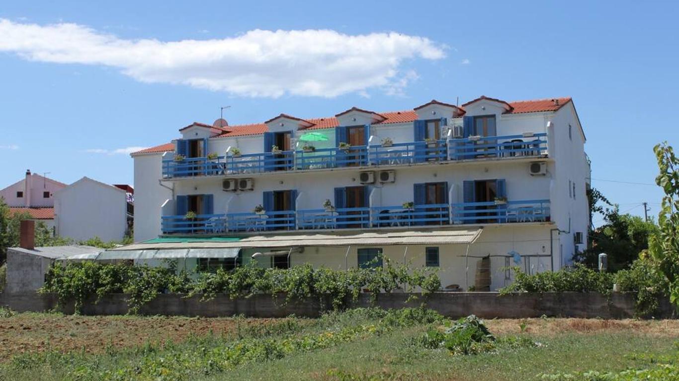 Apartments by the sea Sucuraj, Hvar - 6852