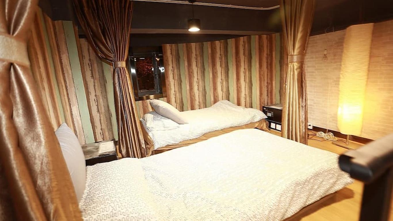 Wutongli Youth Hostel