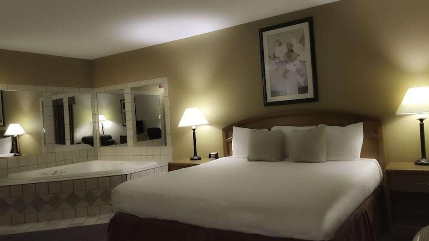 Paola Inn And Suites