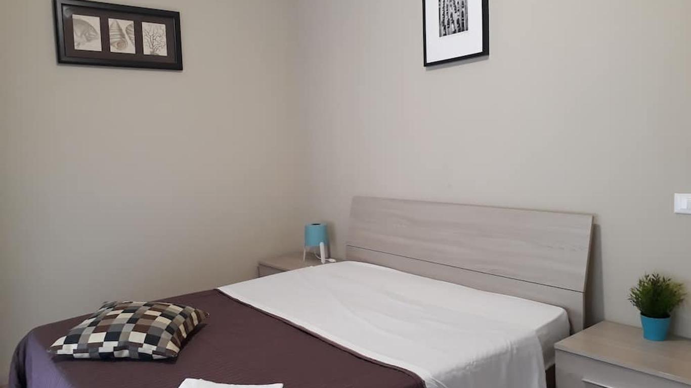 48 airport budget rooms