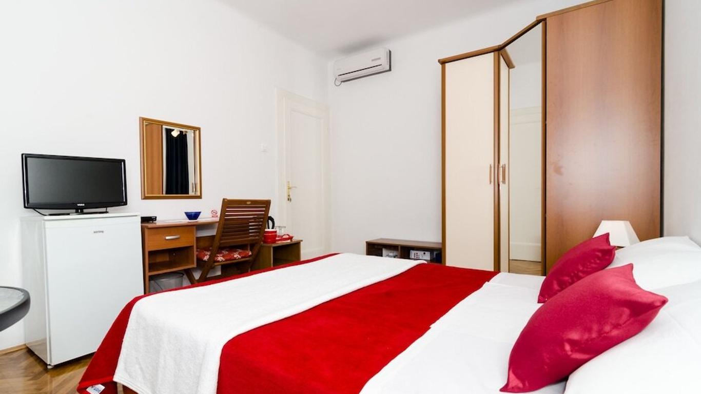 Apartment & Room Ivela