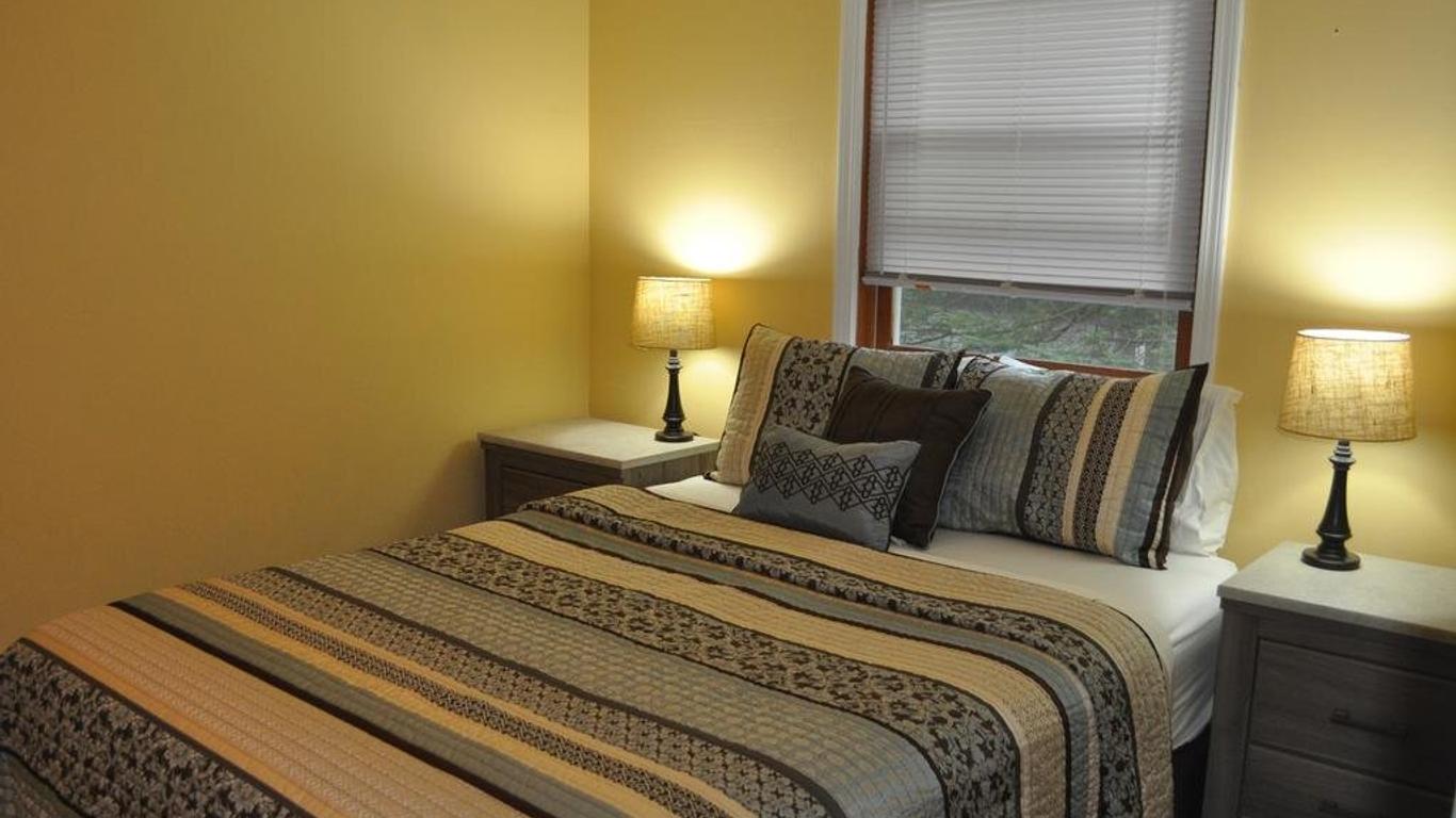 M22 Inn Glen Arbor
