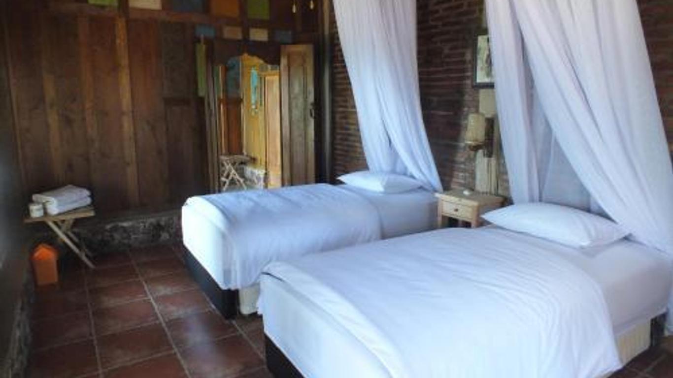 Cocohuts Hotel