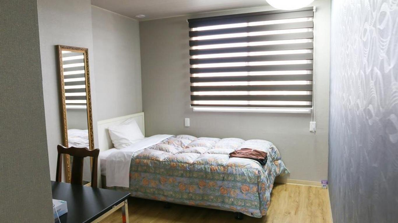 Handa Station Hotel