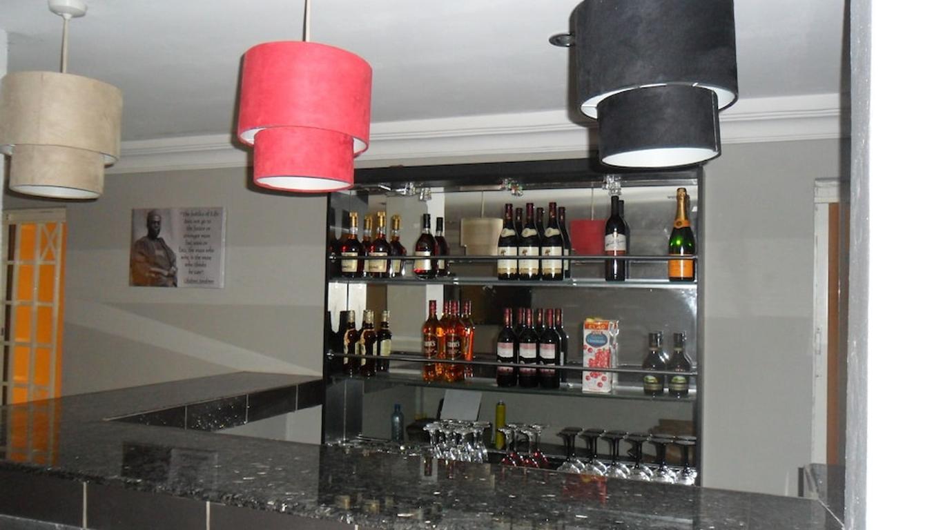 Swiss Cottage Suites