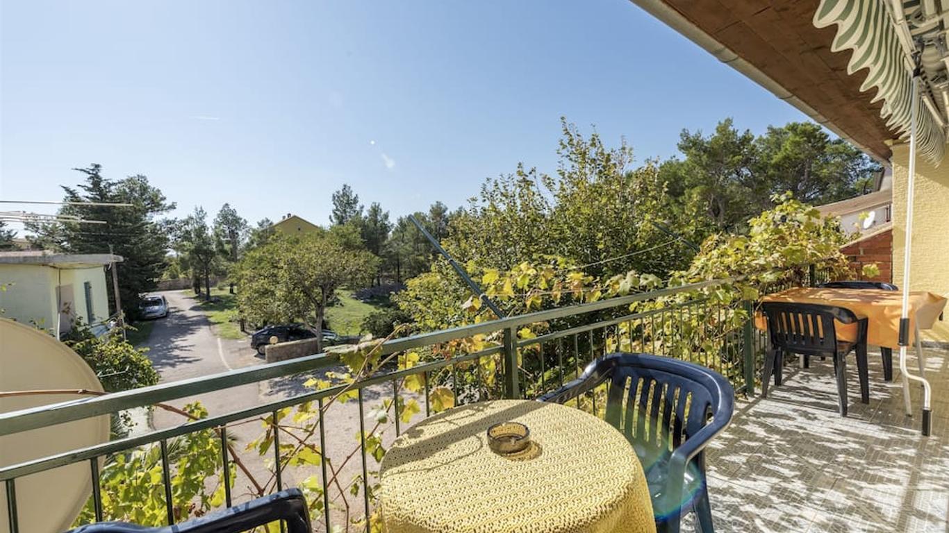 Apartments And Rooms Dragica