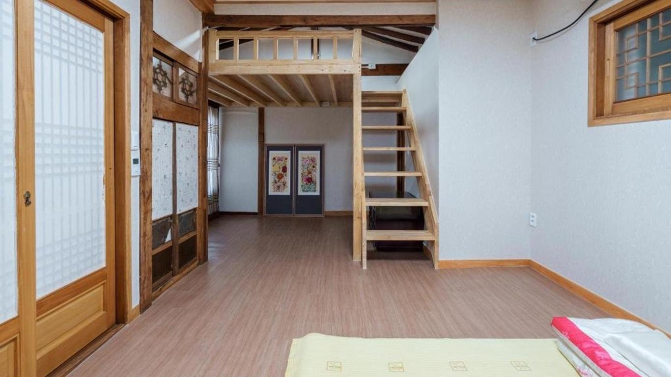 Aega Hanok Guesthouse
