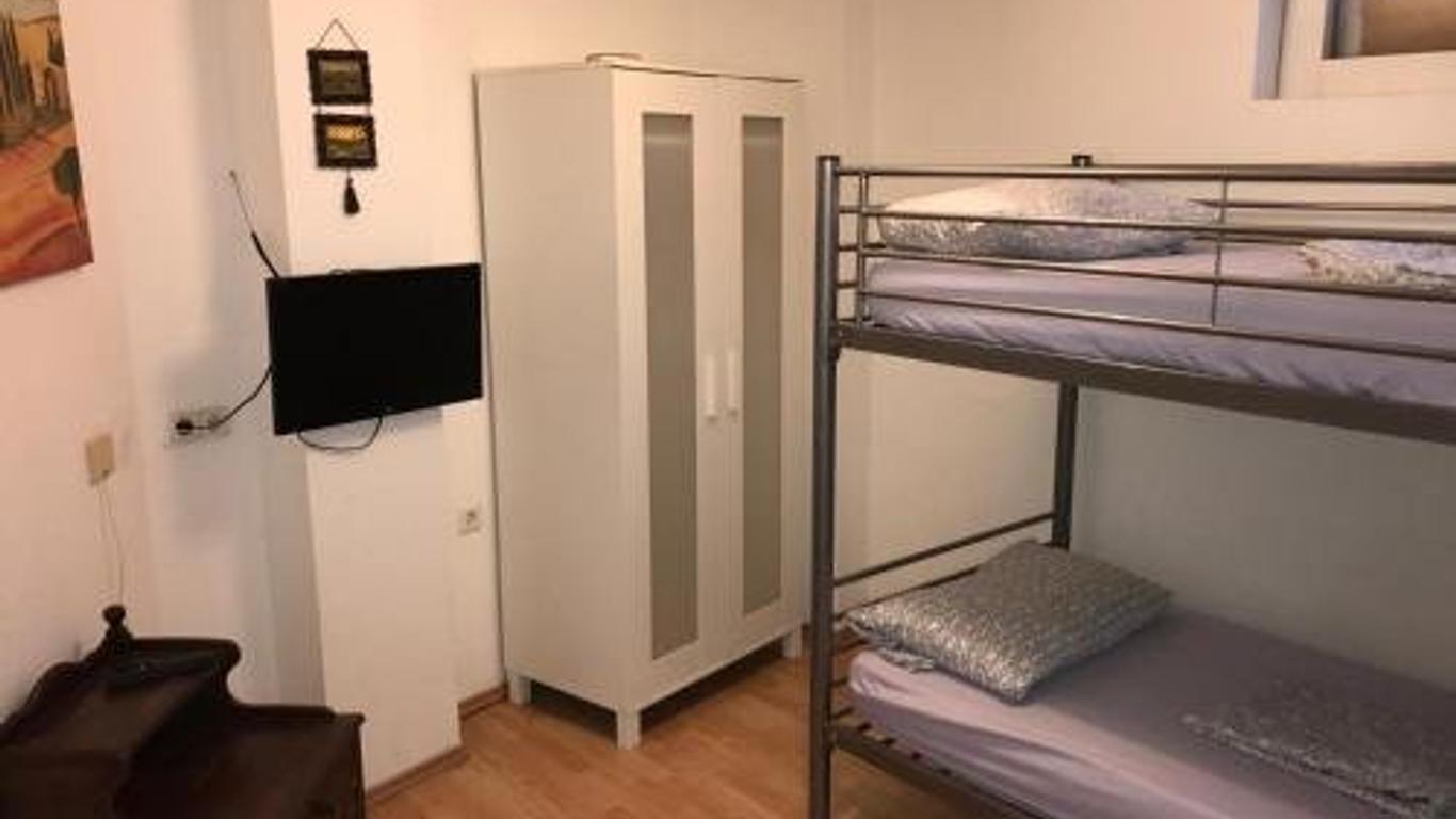 A & S Hostel Bonner Straße 9