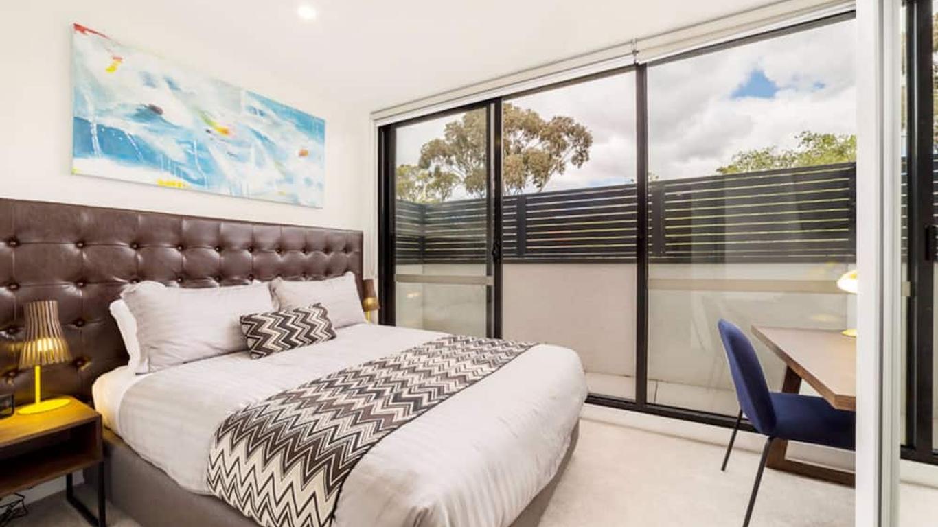 Whitehorse Apartments Hotel