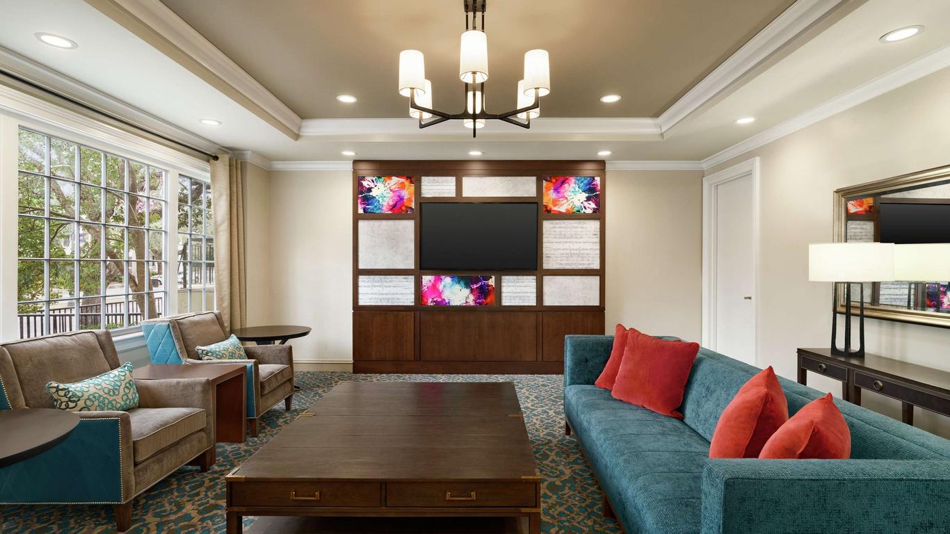 Hampton Inn New Orleans-St. Charles Ave./Garden District