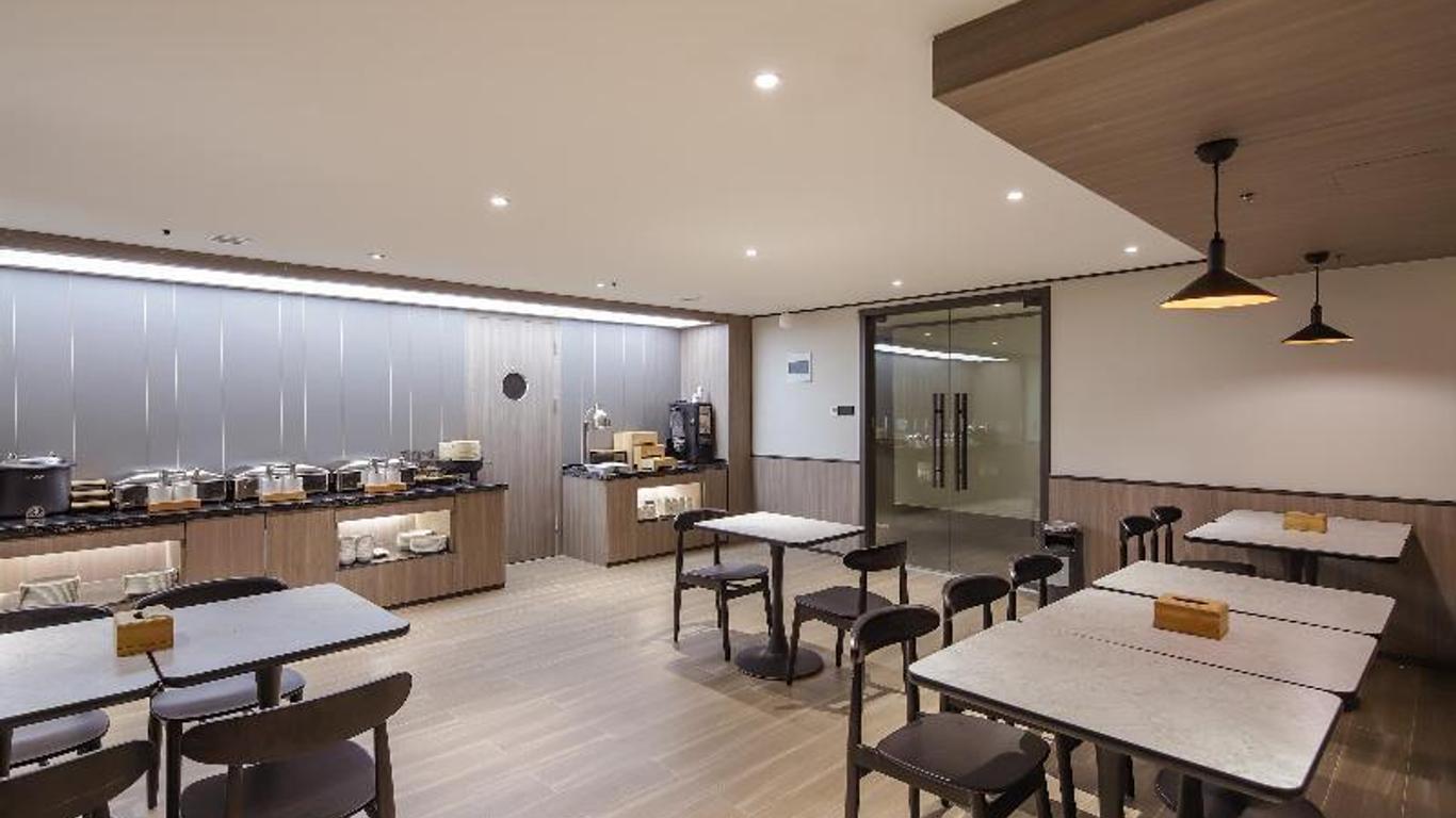 Hanting Hotel Nanjing Jiangpu Longhua Road Metro Station